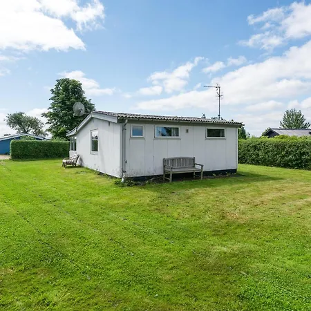 2 Bedroom Beautiful In Holiday home *