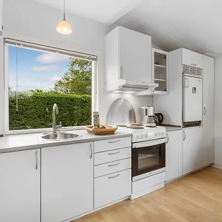 2 Bedroom Beautiful In Holiday home