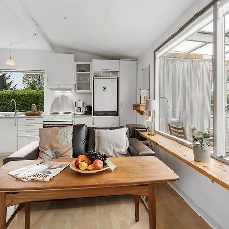 2 Bedroom Beautiful In Holiday home